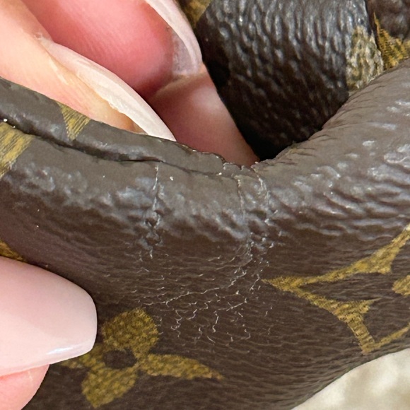 Louis Vuitton bumbag - Picture 12 of 17